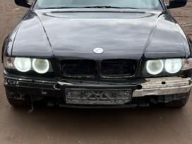 BMW 750 dalimis