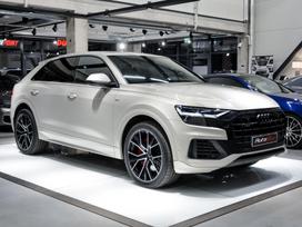 Audi Q8, 3.0 l., off-road / crossover