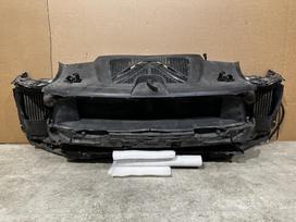 Porsche Macan 3 0 pilnas televizorius su visais radiatoriais ir ventiliatorium