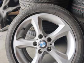 BMW 1 serija R17 180eu komplektas du ratlankiai smulkūs įbrėžimai du kaip