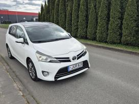 Toyota Verso, 2.2 l., mpv / minivan