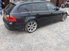 BMW 330 по частям. Turime daug įvairių markių automobilių ardyme va