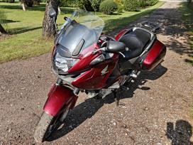 Honda NT 680cc, kruīza / touring