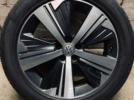 Volkswagen Tiguan; Seat Tarraco; Audi Q5,