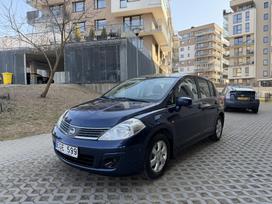 Nissan Versa, 1.8 l., hatchback