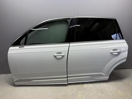 Audi Q7 Kaires ir desines durys turime daugiau kebulo detaliu