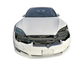 Tesla Model S по частям