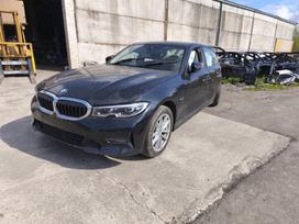 BMW 330 Ardyme turime keletą tokio modelio automobilių skirtingų spalvų