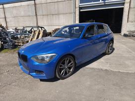 BMW 120 Ardyme turime keletą tokio modelio automobilių skirtingų spalvų