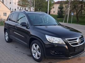 Volkswagen Tiguan, 2.0 l., Внедорожник / Кроссовер