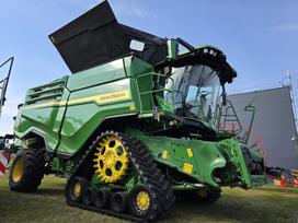 John Deere X9 1100, combine harvesters