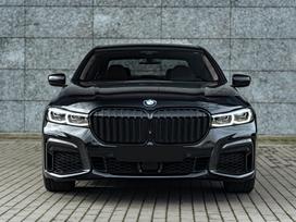 BMW 750, 4.4 l., Седан