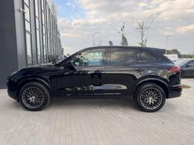 Porsche Cayenne, 3.0 l., off-road / crossover