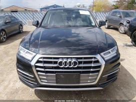 Audi Q5, 2.0 l., off-road / crossover