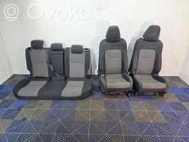 Toyota Auris, Idealios bukles salonas,