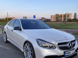 Mercedes-Benz E220, 2.1 l., saloon / sedan