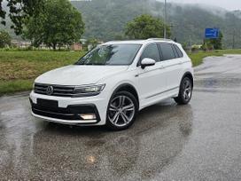 Volkswagen Tiguan, 2.0 l., Внедорожник / Кроссовер