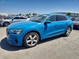Audi e-tron, off-road / crossover