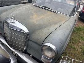 Mercedes-Benz 200, 2.0 l., Седан