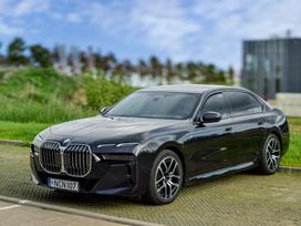 BMW 740, 3.0 l., saloon / sedan