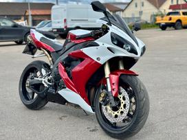 Yamaha R1 1000cc, superbikes