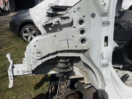 Toyota Proace aplink varikli visos detales