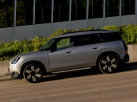 Mini Countryman SE, 66 kWh, visureigis / krosoveris