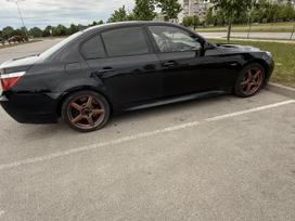 BMW 535, Седан