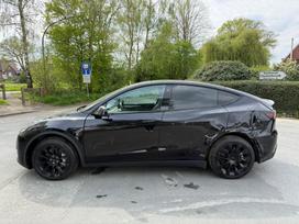 Tesla Model Y, hatchback
