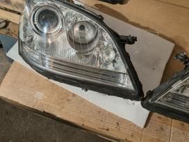 Mercedes-Benz 320 lights