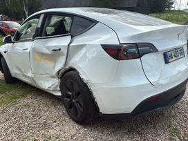 Tesla Model Y, vienatūris