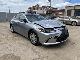 Lexus ES 300h, 2.5 l., saloon / sedan