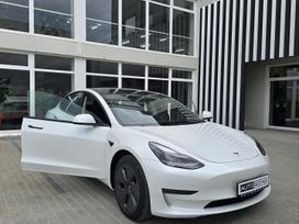 Tesla Model 3, sedanas