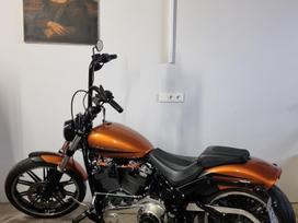 Harley-Davidson BREAKOUT, čioperiai / kruizeriai / custom