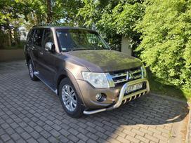 Mitsubishi Pajero, 3.2 l., off-road / crossover