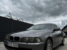 BMW 530, Седан