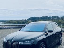 BMW iX, 77 kWh, visureigis / krosoveris