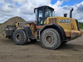 Case 821F, frontal loader