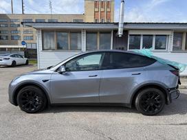 Tesla Model Y, 82 kWh, off-road / crossover