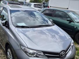 Toyota Auris, 2.0 l., universalas