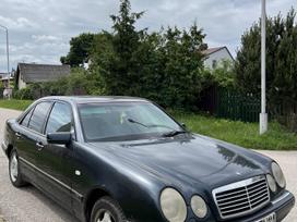 Mercedes-Benz E320, 3.2 l., sedanas