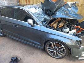 Audi S3 dalimis. Yra kelios audi s3 dalimis