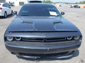 Dodge Challenger dalimis. Yra ir daugiau