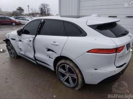 Jaguar F-pace dalimis. Automobilis jau