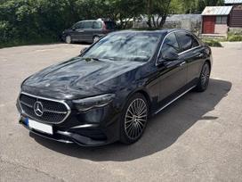 Mercedes-Benz E220, Седан