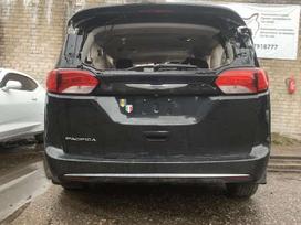 Chrysler Pacifica dalimis. Yra daugiau