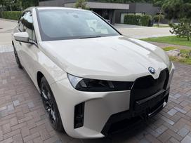 BMW iX, 98 kWh, off-road / crossover