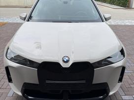 BMW iX, 98 кВт·ч, Внедорожник / Кроссовер