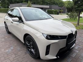 BMW iX, 98 кВт·ч, Внедорожник / Кроссовер