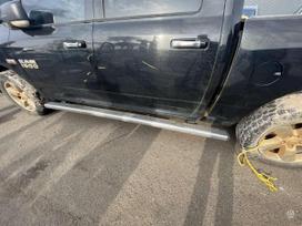 Dodge RAM dalimis. 300kw 5 7 hemi porankis